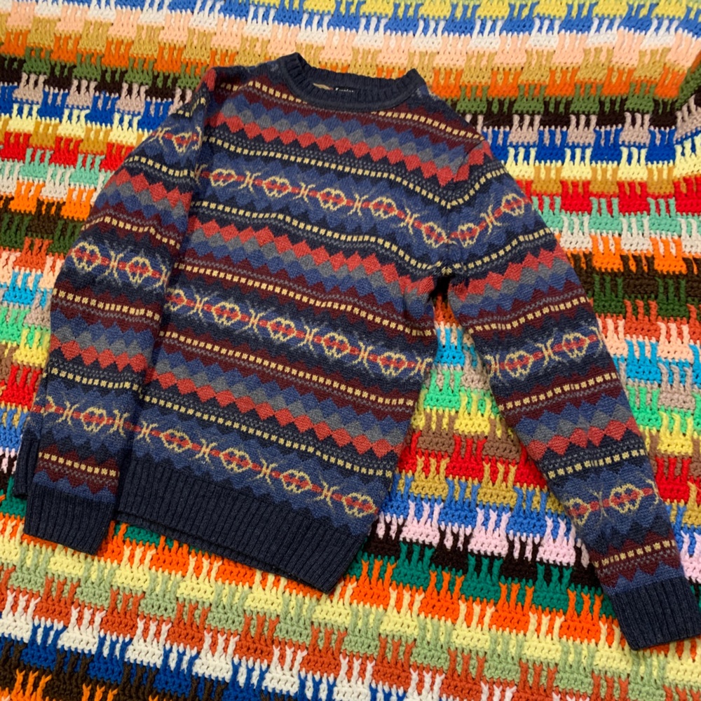 Warm Colorful Wool Sweater - Tiny hole in the back, seen on picture